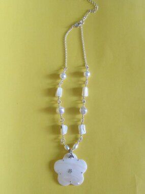 Vintage AVON flower necklace